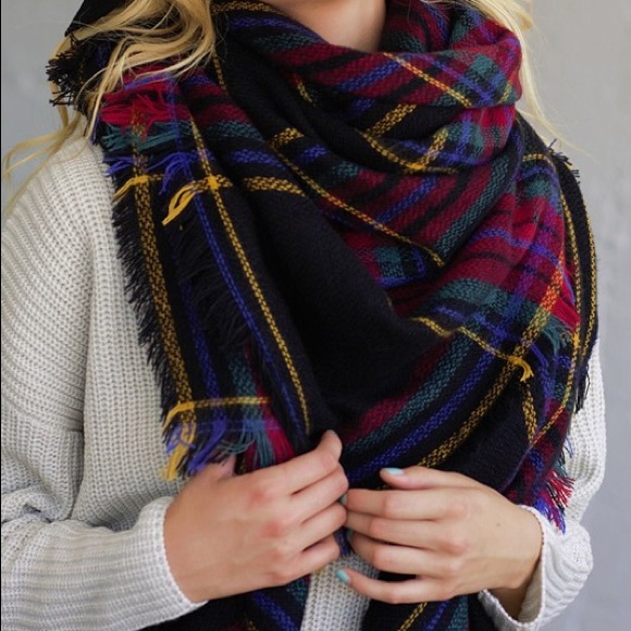 Black Blanket Scarf - Picture 4 of 4